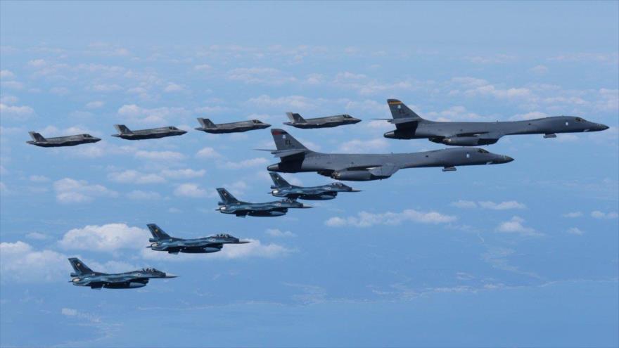 Vuelo de bombarderos avanzados y aviones furtivos de EE.UU. sobre la península coreana.