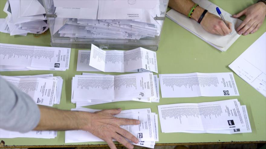 Los supervisores inician el recuento de las elecciones autonÃ³micas de CataluÃ±a, 21 de diciembre de 2017.