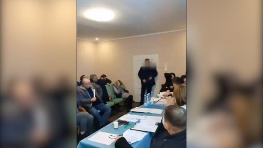 Vídeo Diputado ucraniano detona tres granadas en una reunión local