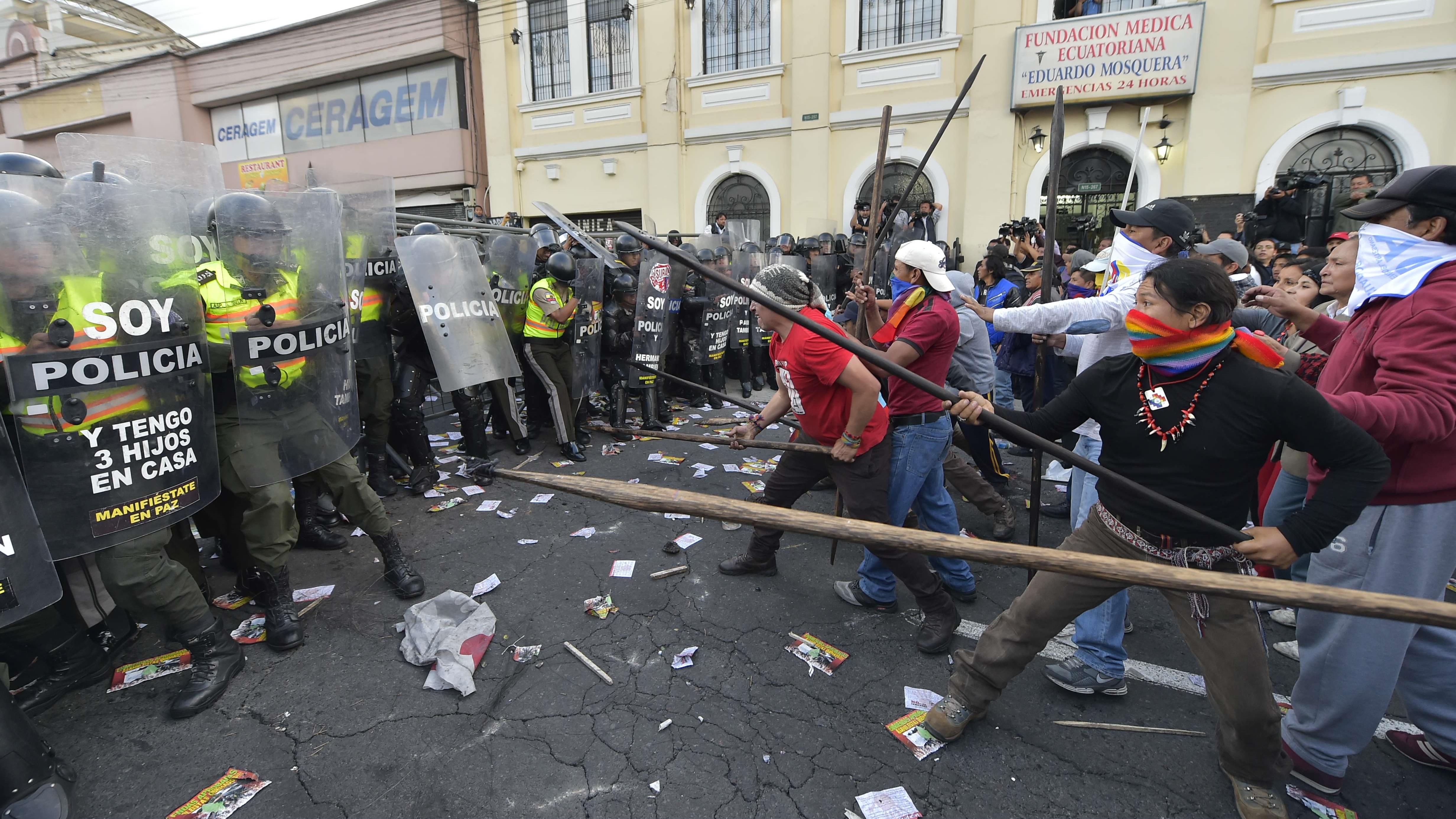 Correa condena protestas violentas de oposición por enmiendas ...