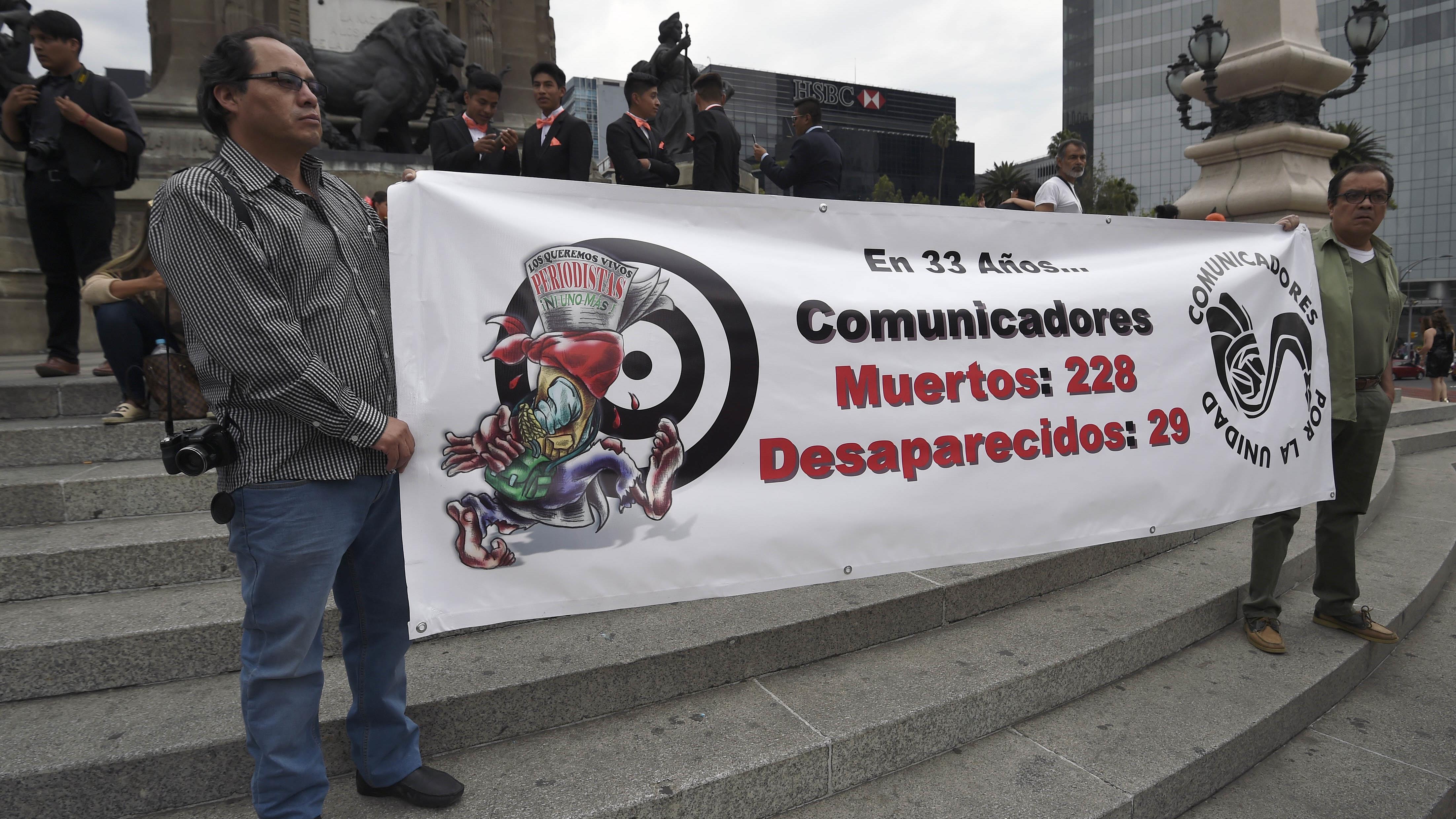 Mexicanos Protestan En La Capital Contra El Asesinato De Periodistas Hispantv 9882