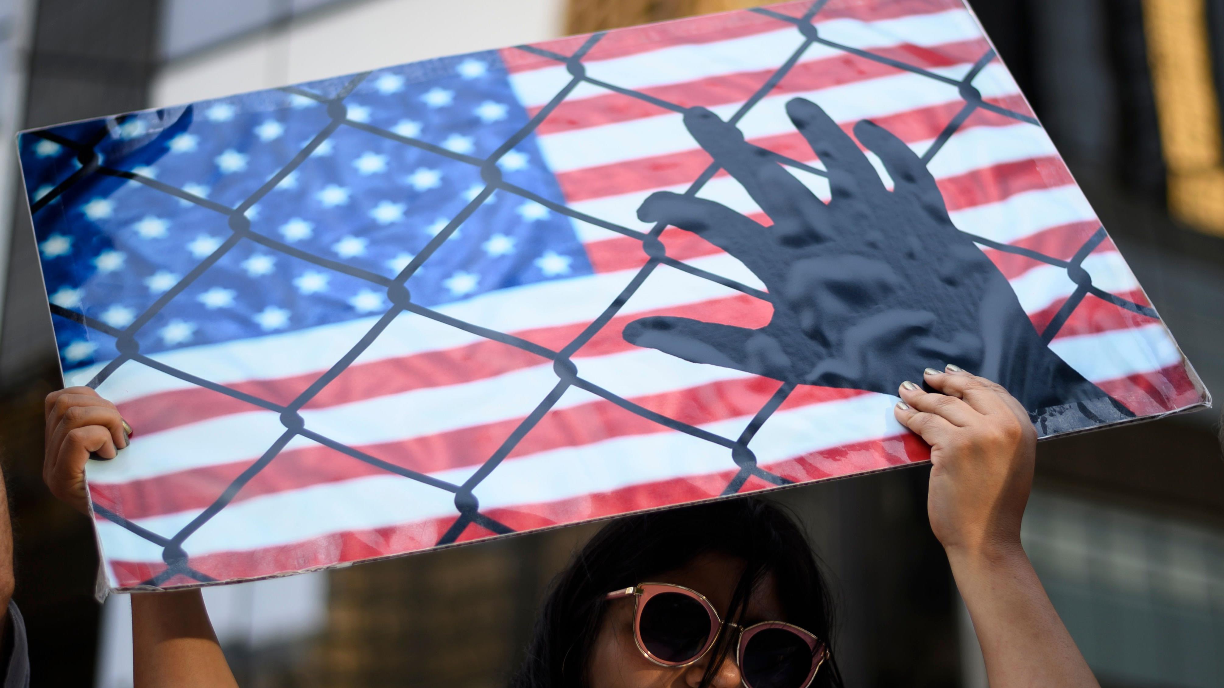 Siguen las protestas en EEUU por políticas migratorias de Trump