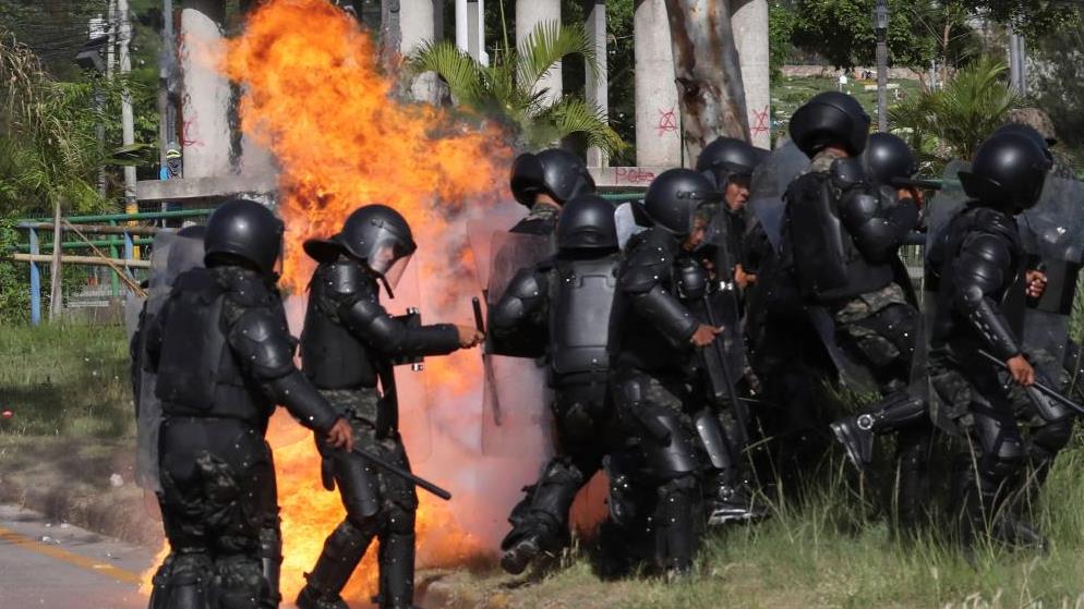 Tres universitarios hondureños heridos en un choque con policías