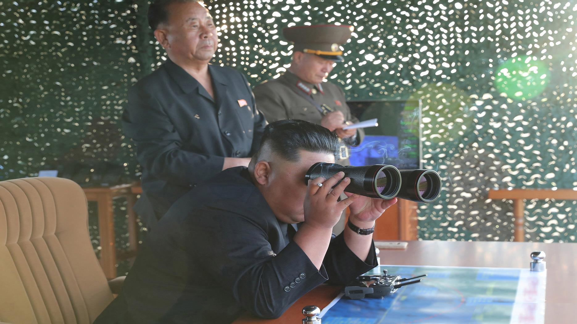 Corea del Norte publica fotos del nuevo sistema de lanzamisiles múltiple