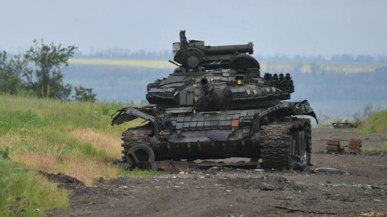 Uno de los mil 244 tanques de Kiev neutralizados por Moscú, durante la contraofensiva ucraniana. 11 julio de 2023.