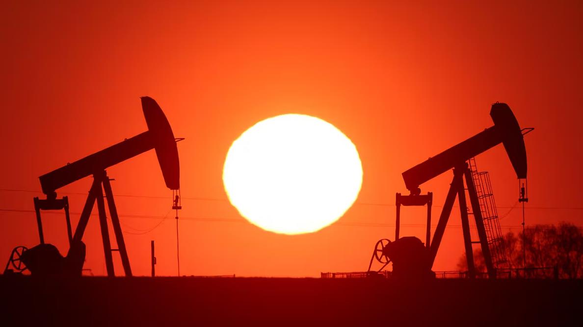 Imagen publicada por El País con el título Más pobres, menos viajes y menos empleo. 