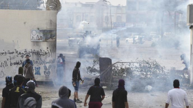 Policía bareiní reprime brutalmente a los manifestantes