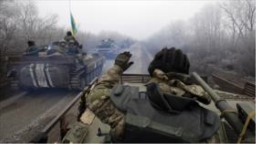 Convoy militar del Ejército ucraniano se dirige hacia la ciudad de Debáltsevo