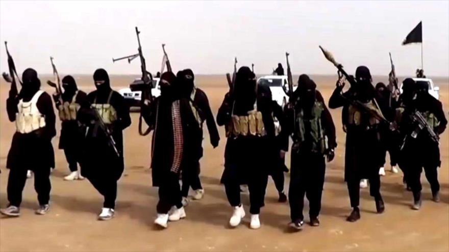 Integrantes del grupo takfirí EIIL (Daesh, en árabe)