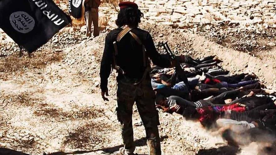 Un integrante del EIIL ejecuta a civiles en Al-Anbar, Irak