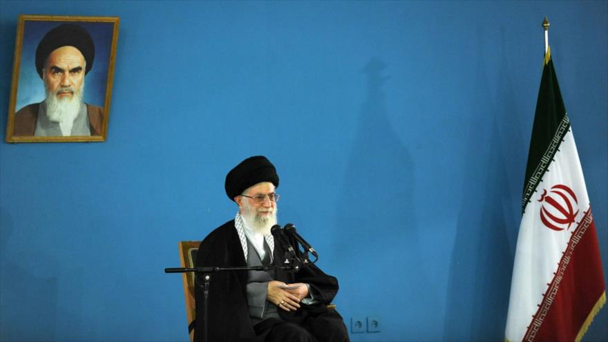El ayatolá Jamenei: Irán respondería a Europa con sanciones