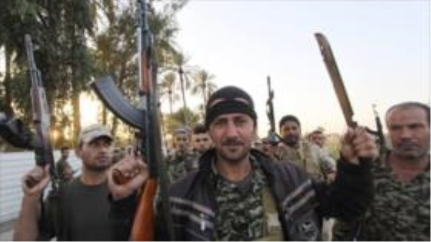 Combatientes voluntarios participantes en una operación contra EIIL en Irak