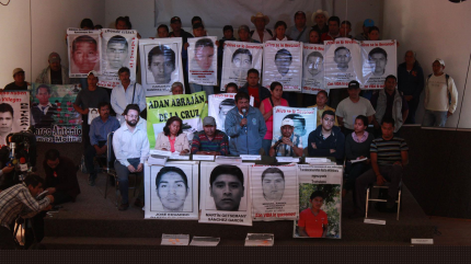 Padres de alumnos mexicanos desaparecidos seguirán movilizándose 