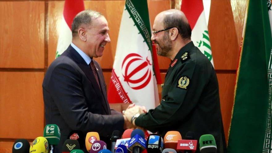 El ministro de Defensa de Irán, el general de brigada Husein Dehqan, y su homólogo iraquí, Jaled al-Obeidi