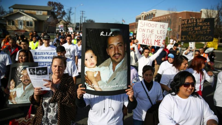 Manifestantes de Pasco protestan por el asesinato de Antonio Zambrano Montes a manos de la Policía local
