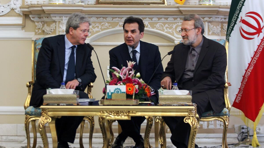 El presidente del Parlamento iraní, Ali Lariyani, se reúne con el ministro de Asuntos Exteriores de Italia, Paolo Gentiloni. 28 de febrero de 2015