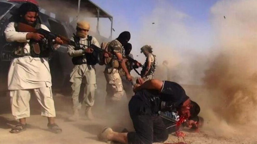 Miembros del EIIL ejecutan a varios civiles en una zona fronteriza en Irak