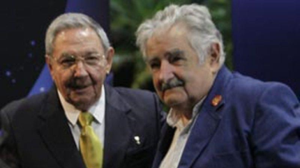 Raúl Castro agradece a Mújica por apoyar a Cuba 
