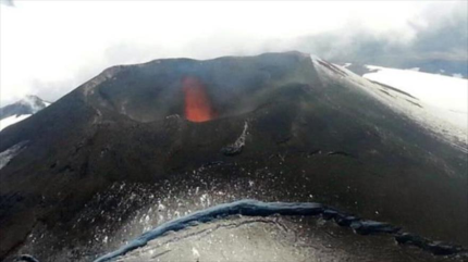Decretan alerta naranja por actividad de volcán Villarrica en Chile