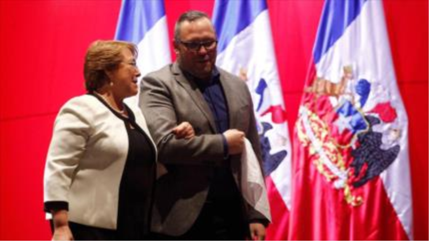 La presidenta chilena Michelle Bachelet, y su hijo Sebastián Dávalos