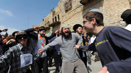 Colonos israelíes vuelven a profanar la mezquita Al-Aqsa