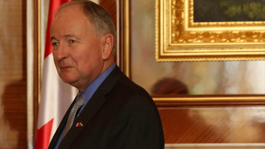 El ministro canadiense de Exteriores, Rob Nicholson, durante una visita a Irak, 5 de marzo de 2015
