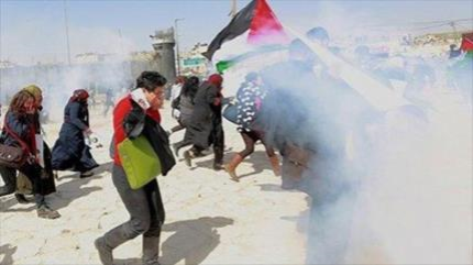 Soldados israelíes atacan a manifestantes palestinas en Cisjordania 