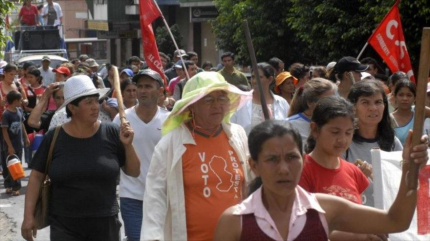 Mujeres paraguayas salen a las calles en demanda de sus derechos