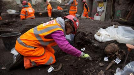 Hallan 3000 esqueletos bajo una estación de tren en Londres