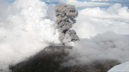 Costa Rica cierra su principal aeropuerto por erupción volcánica
