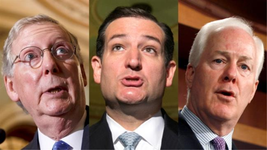 El líder de la mayoría en el Senado, Mitch McConnell (izquierda), senador Ted Cruz (centro) y senador John Cornyn