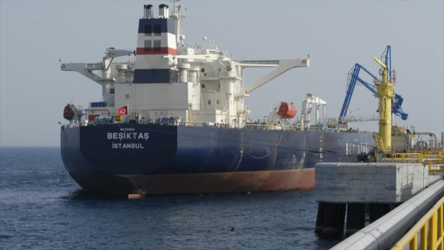 Un petrolero turco en las aguas turcas 
