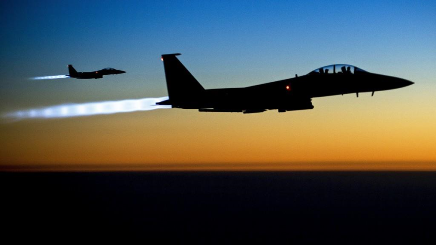 Aviones de combate bombardean posiciones de terroristas en Siria