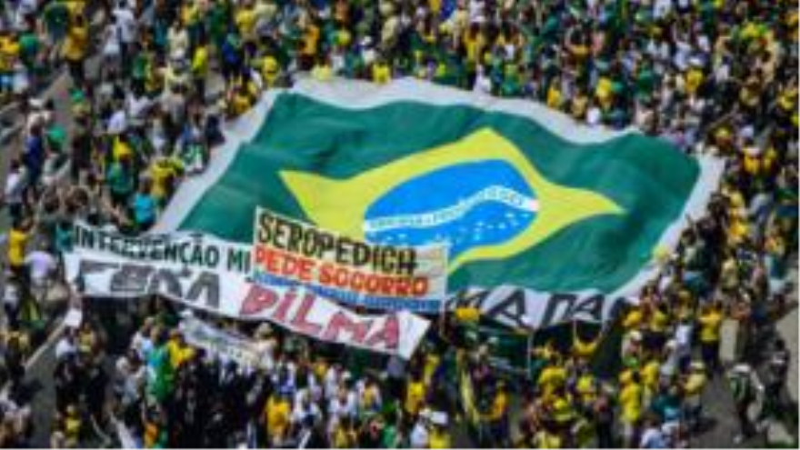 Miles de brasileños piden la destitución de Rousseff