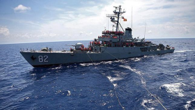 Armada iraní lanza advertencia a destructor de EEUU en golfo de Adén