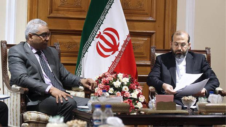 Ahmad Reza Dasteqeib, vicepresidente de la Comisión de Seguridad Nacional y Política Exterior del Parlamento iraní en un encuentro con el embajador de Cuba en Irán, Vladimir González Quesada.15 marzo 2015