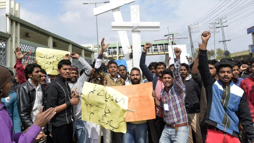 Protesta de cristianos paquistaníes por atentados contra 2 iglesias. 15 de marzo de 2015