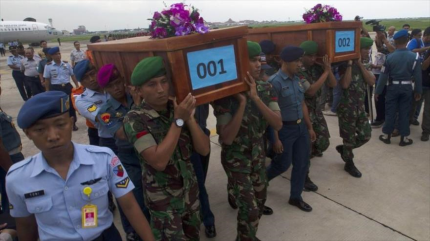 Indonesia recupera otros 3 cadáveres del vuelo QZ8501
