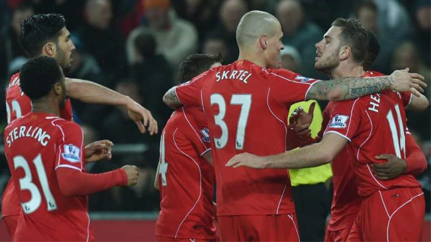 Los jugadores del Liverpool celebran el gol de Jordan Henderson ante Swansea. 16 de marzo de 2015
