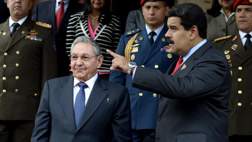 Los presidentes de Cuba y Venezuela, Raúl Castro y Nicolás Maduro durante la Cumbre de ALBA en Caracas. 17 de marzo de 2015