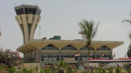 Fuerzas yemeníes y combatientes de Ansarolá toman aeropuerto de Adén