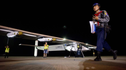 Avión Solar Impulse 2 cumple la cuarta etapa en tiempo récord