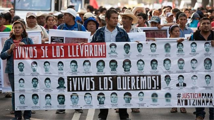 Una protesta protagonizada por padres de 43 estudiantes mexicanos desaparecidos