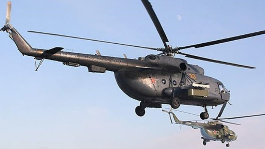 Dos helicópteros Mi-8 en las maniobras del Círculo Ártico 