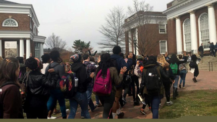 Universitarios protestan en EEUU contra el racismo policial