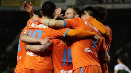Valencia golea 4-0 a Elche y se asienta en el tercer puesto de la Liga
