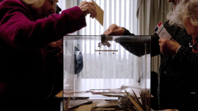 Franceses eligen a consejeros de 101 departamentos