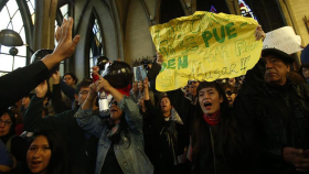 Protestas en Chile exigen renuncia de obispo acusado de encubrir pedofilia