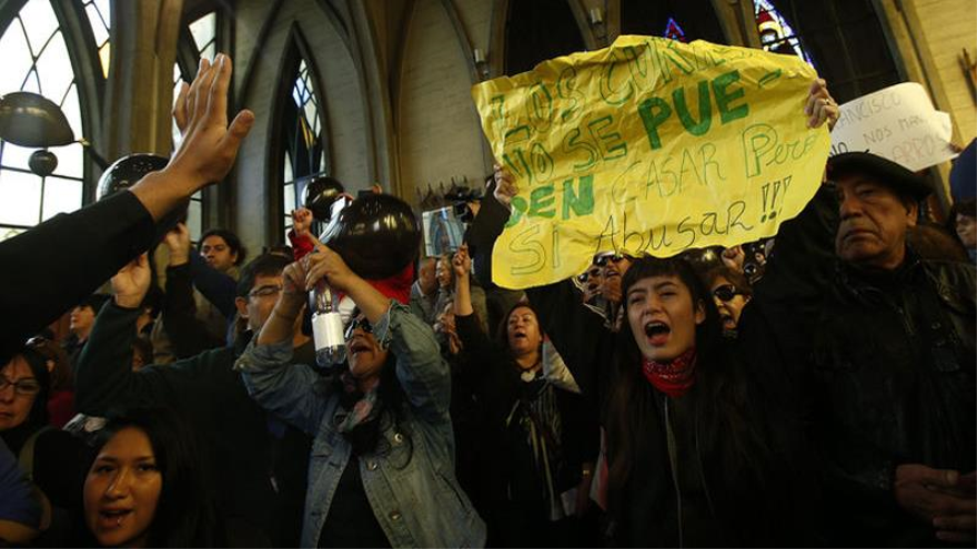 Indignados chilenos piden la renuncia de Juan Barros. 21 de marzo de 2015