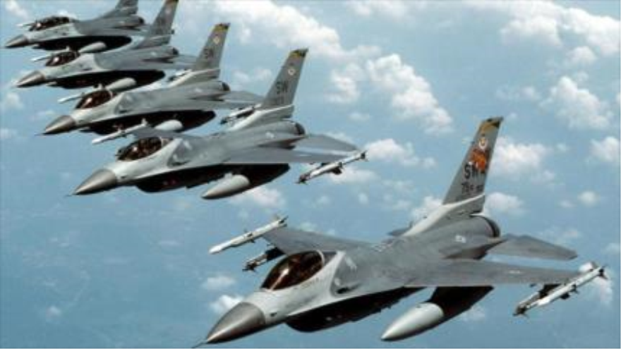 Cazas de las fuerzas de Escudo de la Isla del Consejo de Cooeración del Golfo (CCG-integrado por países árabes ribereños del Golfo Pérsico)